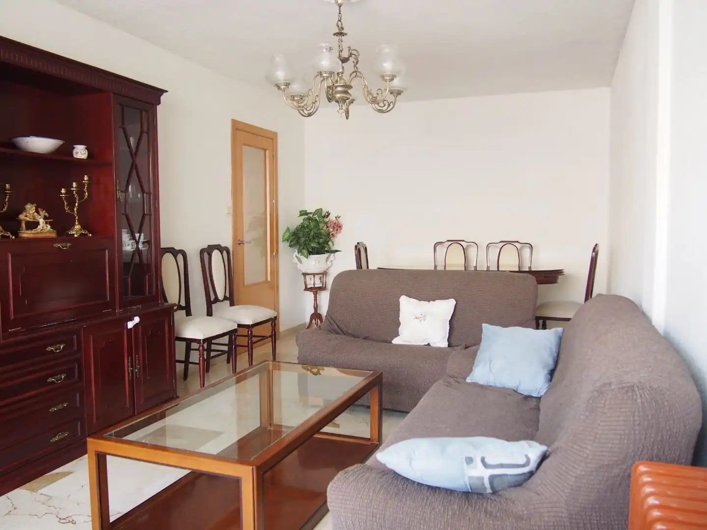 Flat for rent in Calle Santa Fe, 6, Camino de Ronda Living room of Flat for rent in Granada with Air Conditioner, Heating and Terrace