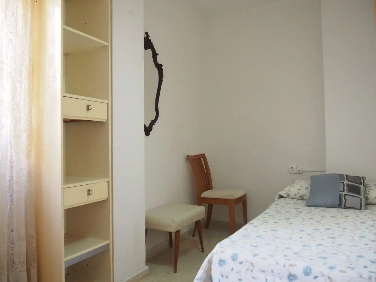 Flat for rent in Calle Santa Fe, 6, Camino de Ronda Bedroom of Flat for rent in Granada with Air Conditioner, Heating and Terrace