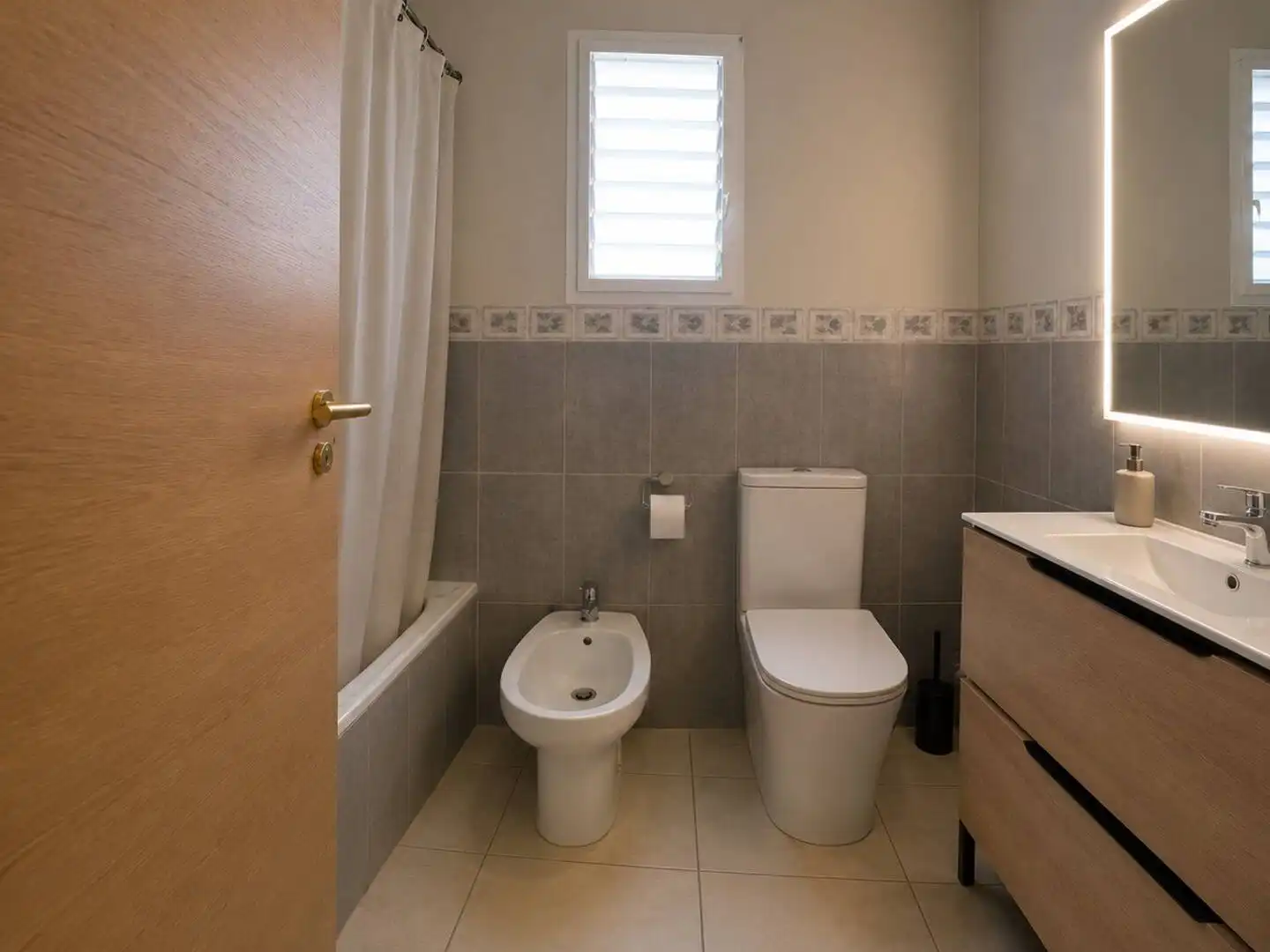 Flat for rent in Calle d'Euskadi, 2, Pueblo Bathroom of Flat for rent in Benicarló with Terrace and Furnished