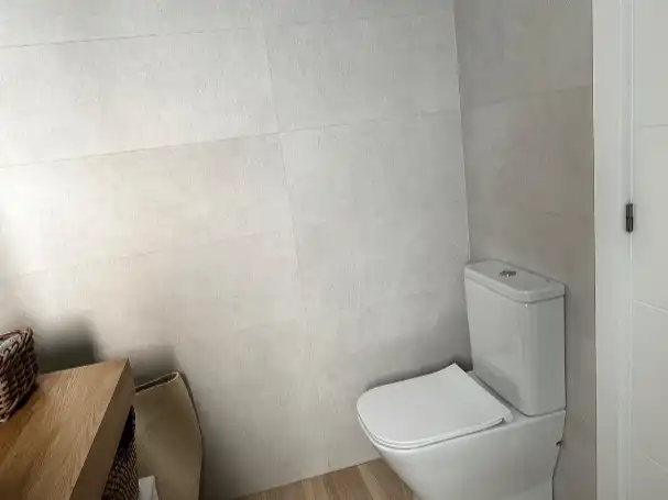 Flat for rent in Calle de María Reiche, 16, Valdebebas - Valdefuentes Bathroom of Flat for rent in Madrid with Air Conditioner, Heating and Storage room