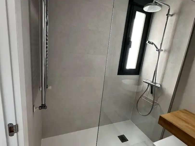Flat for rent in Calle de María Reiche, 16, Valdebebas - Valdefuentes Bathroom of Flat for rent in Madrid with Air Conditioner, Heating and Storage room