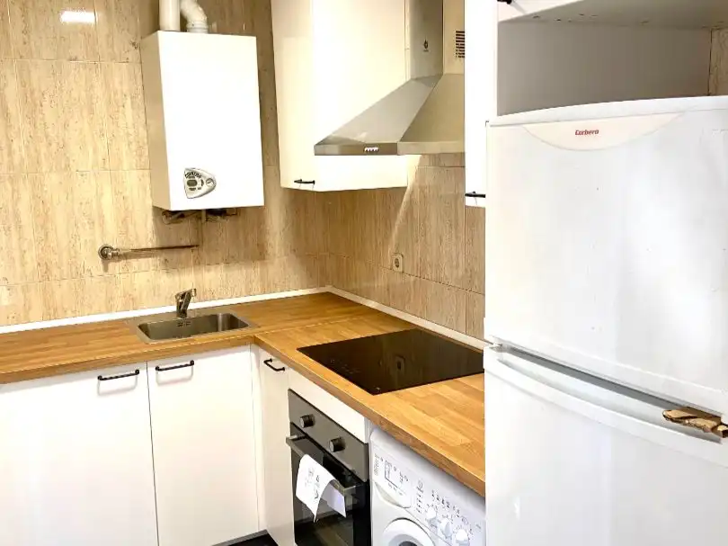 Flat for rent in Calle de la Dulzaina, 3, Costillares Kitchen of Flat for rent in Madrid with Heating, Parquet flooring and Swimming Pool