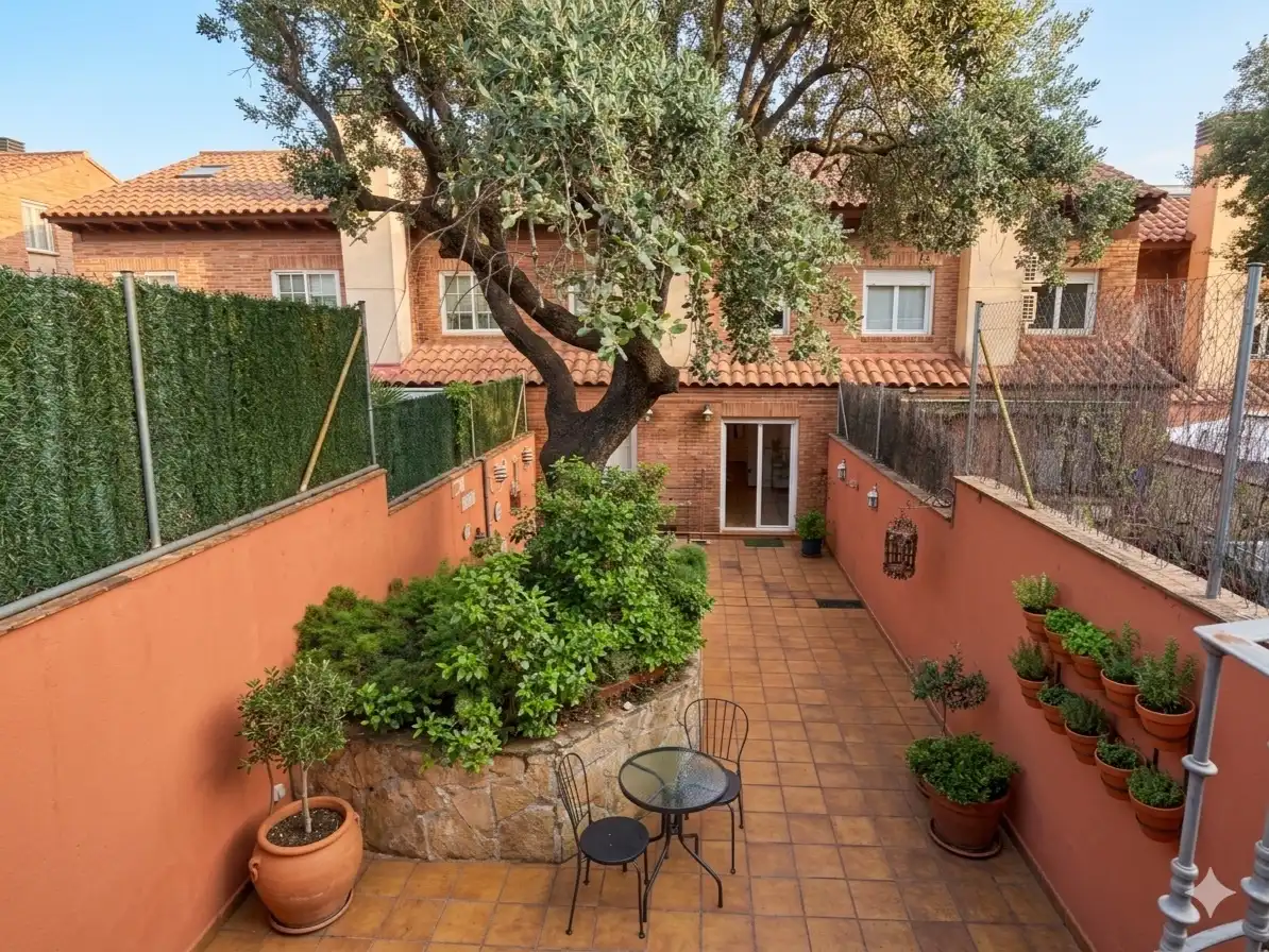 Casa adosada en venda a Calle la Solana, 10, La Pizarra Terrassa de Casa adosada en venda en San Lorenzo de El Escorial amb Terrassa, Piscina i Balcó