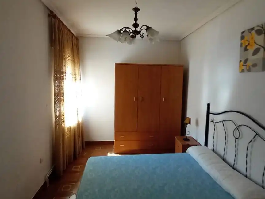 Piso en venta en Calle Cervantes, 75, Calzada de Calatrava Habitación de Piso en venta en Calzada de Calatrava con Calefacción y Amueblado