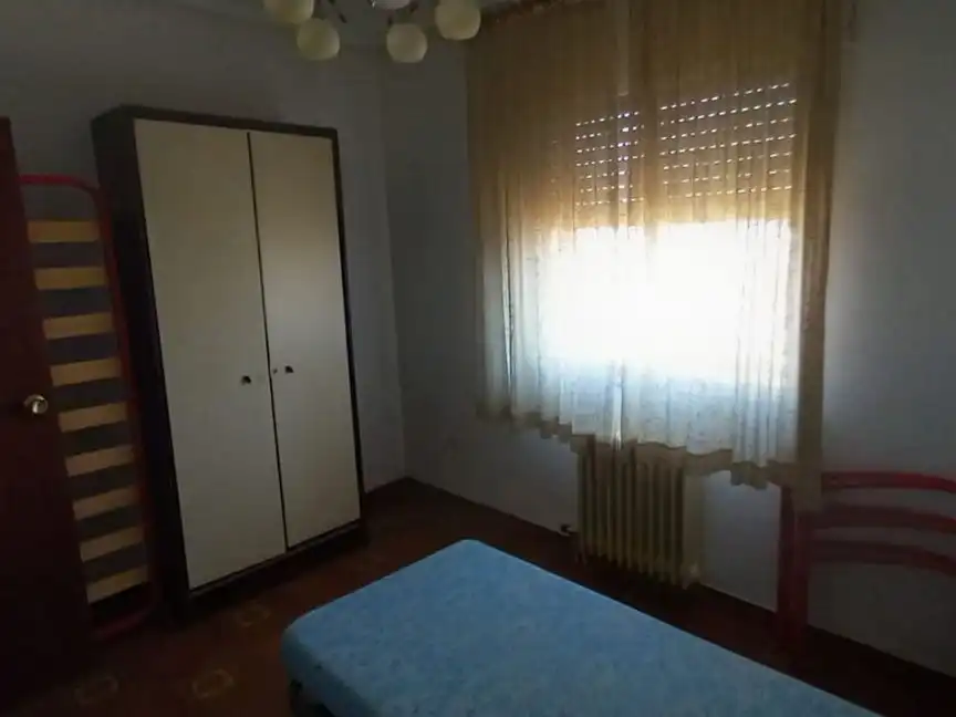 Piso en venta en Calle Cervantes, 75, Calzada de Calatrava Habitación de Piso en venta en Calzada de Calatrava con Calefacción y Amueblado