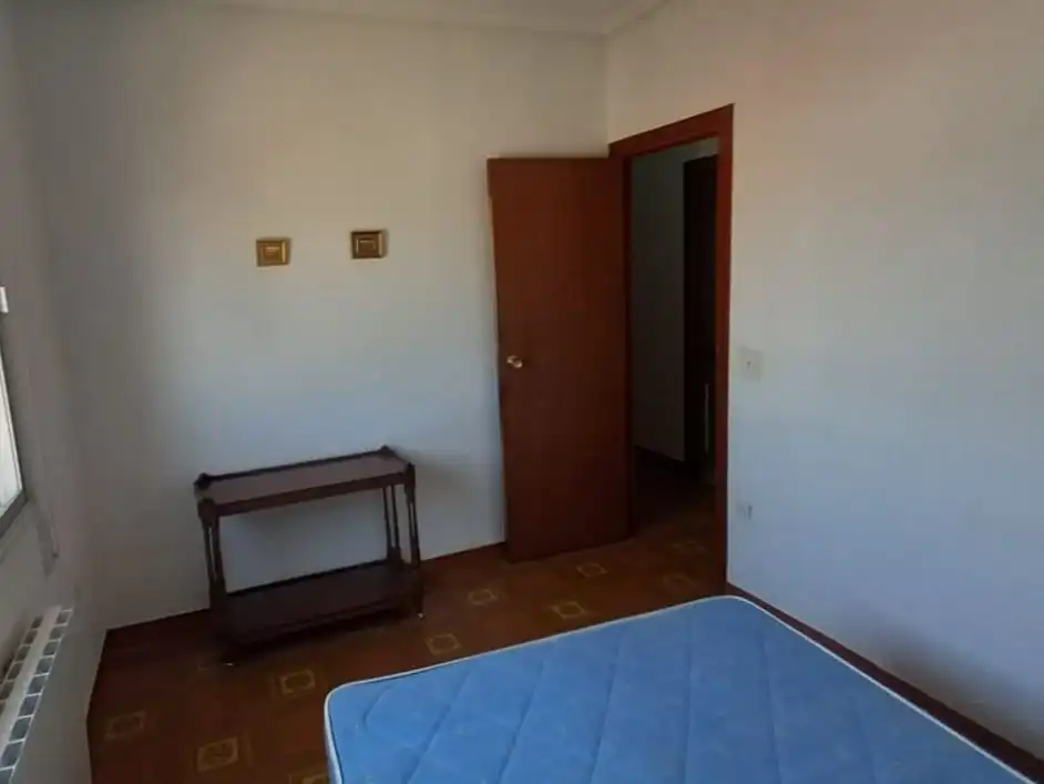 Piso en venta en Calle Cervantes, 75, Calzada de Calatrava Habitación de Piso en venta en Calzada de Calatrava con Calefacción y Amueblado