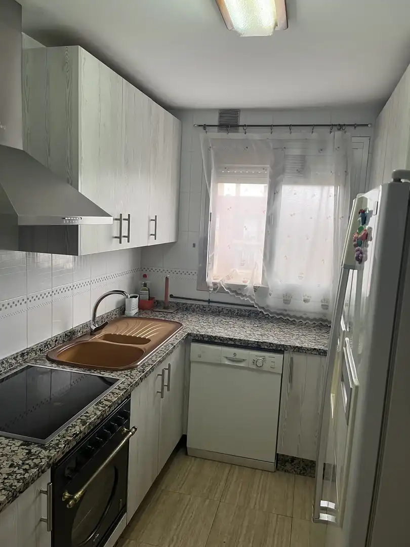 Pis en venda a Calle José María Pemán, 1, Vista Alegre - Parque Cruz Conde Cuina de Pis en venda en Córdoba Capital amb Piscina i Balcó