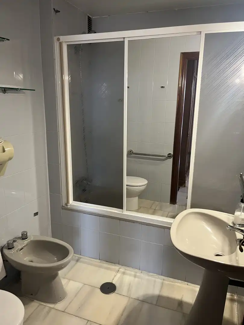 Pis en venda a Calle José María Pemán, 1, Vista Alegre - Parque Cruz Conde Bany de Pis en venda en Córdoba Capital amb Piscina i Balcó