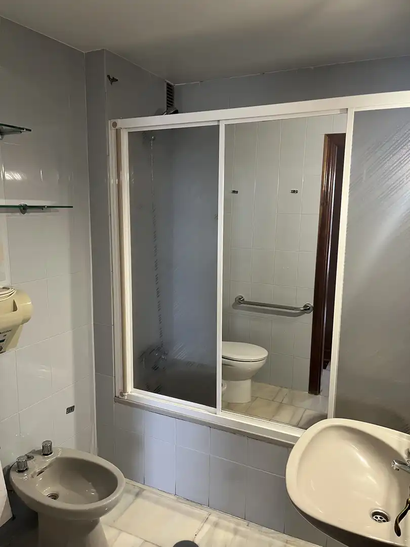 Pis en venda a Calle José María Pemán, 1, Vista Alegre - Parque Cruz Conde Bany de Pis en venda en Córdoba Capital amb Piscina i Balcó
