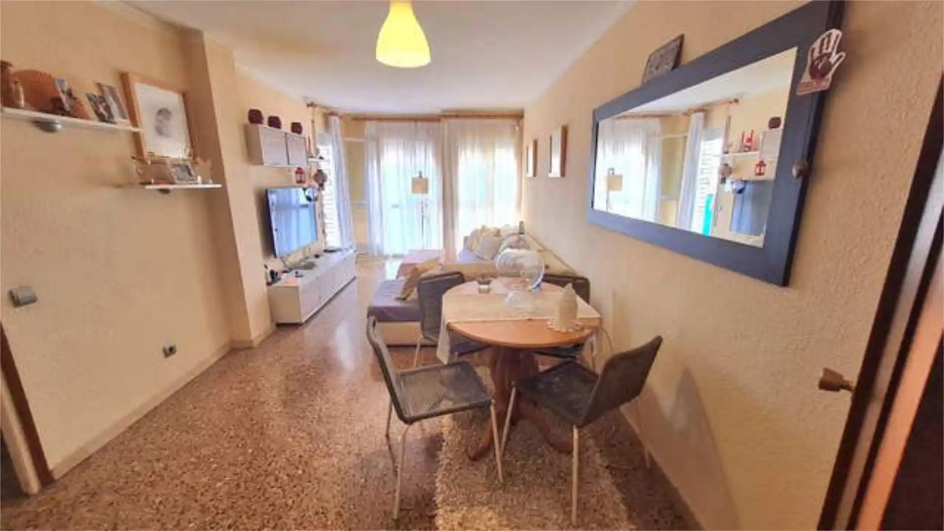 Piso en venta en Poble Sala de estar de Piso en venta en Mont-roig del Camp con Terraza