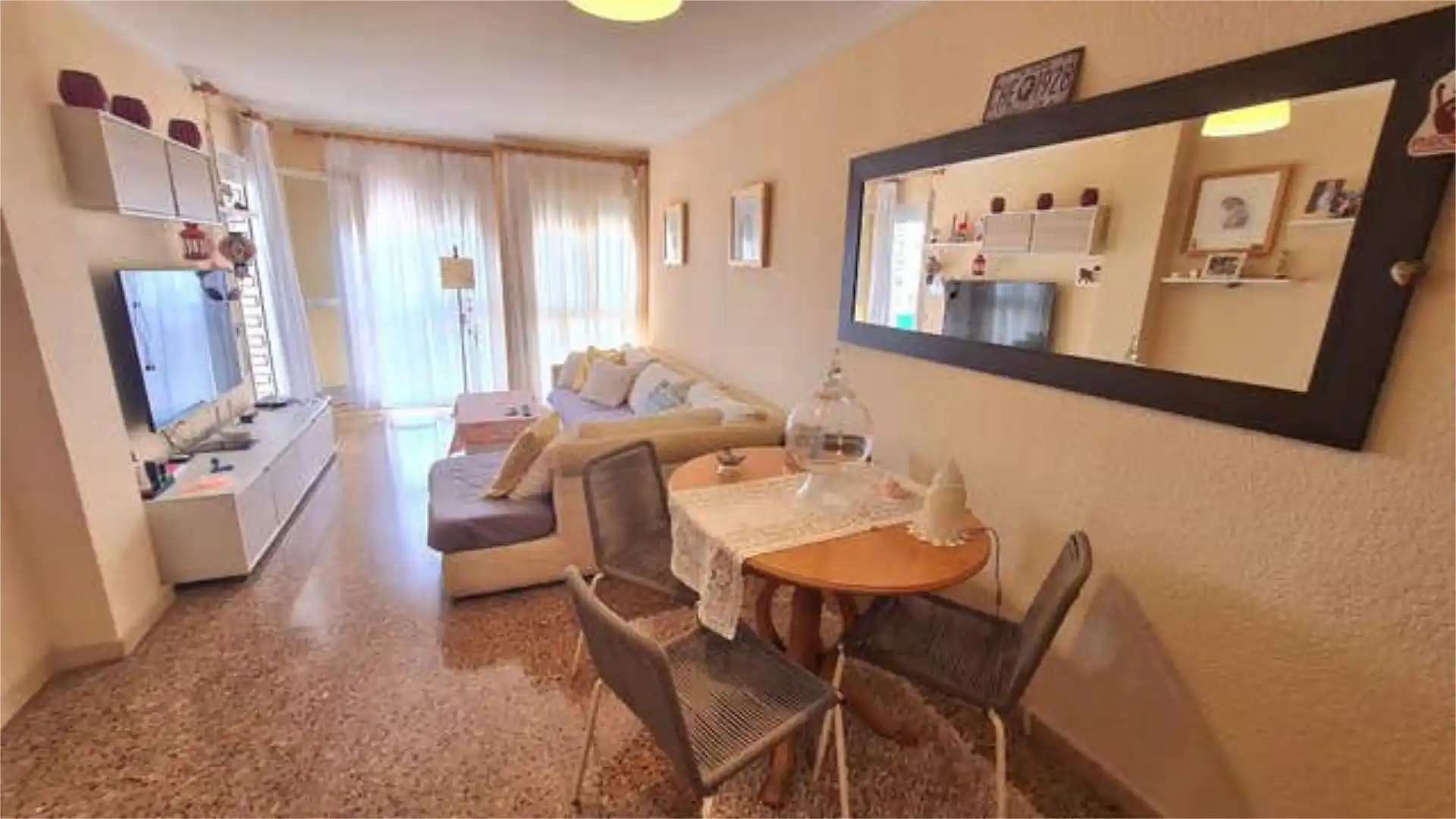 Piso en venta en Poble Sala de estar de Piso en venta en Mont-roig del Camp con Terraza