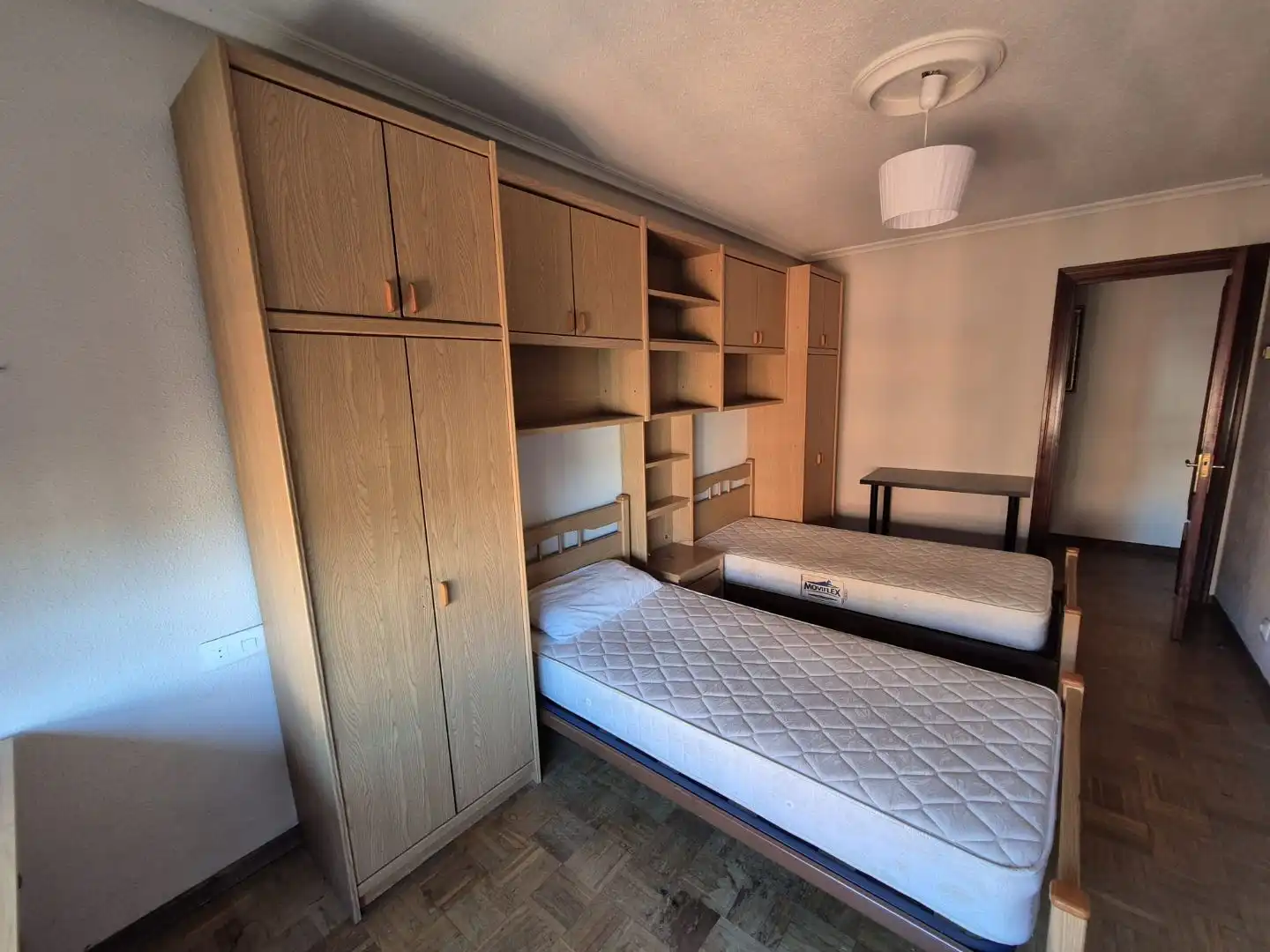 Flat for sale in Avenida San Agustín, 16, El Carbayedo - El Quirinal Bedroom of Flat for sale in Avilés with Heating, Private garden and Parquet flooring