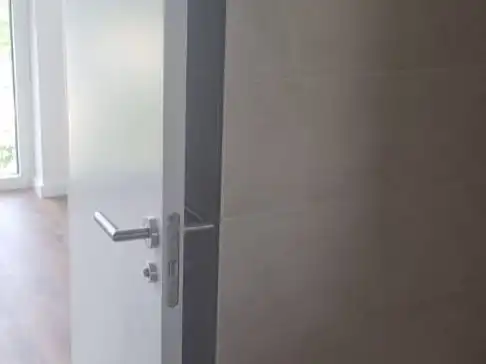 Flat for rent in Calle Laguna del Marquesado, 9, Villaverde Alto Bathroom of Flat for rent in Madrid with Air Conditioner, Heating and Swimming Pool