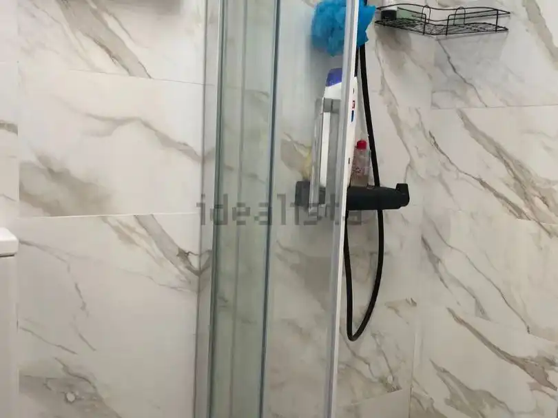 Piso en venta en Calle Juan de Ledesma, El Cerro Baño de Piso en venta en Sevilla con Aire acondicionado, Amueblado y Balcón