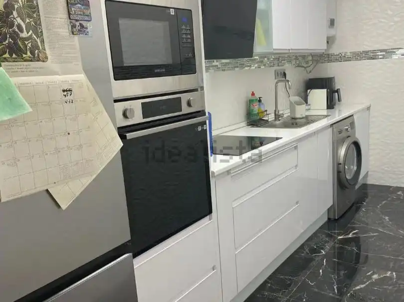 Piso en venta en Calle Juan de Ledesma, El Cerro Cocina de Piso en venta en Sevilla con Aire acondicionado, Amueblado y Balcón