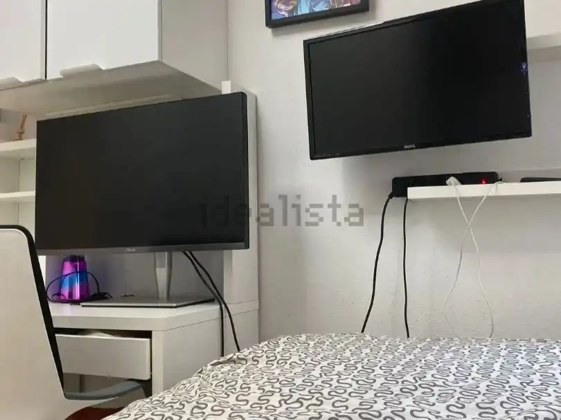 Piso en venta en Calle Juan de Ledesma, El Cerro Habitación de Piso en venta en Sevilla con Aire acondicionado, Amueblado y Balcón