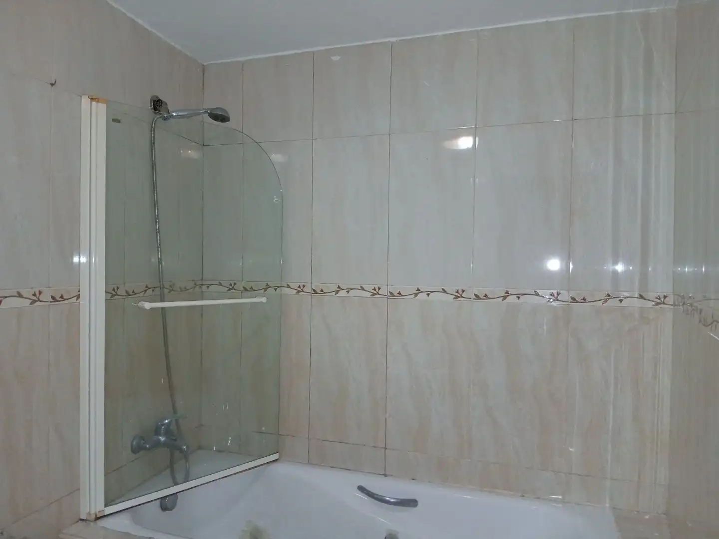 Einfamilien-Reihenhaus zum Verkauf in Rũa Avelino Montero Ríos, 155, Pontevedra Capital Badezimmer von Einfamilien-Reihenhaus zum Verkauf in Pontevedra Capital mit Terrasse und Balkon