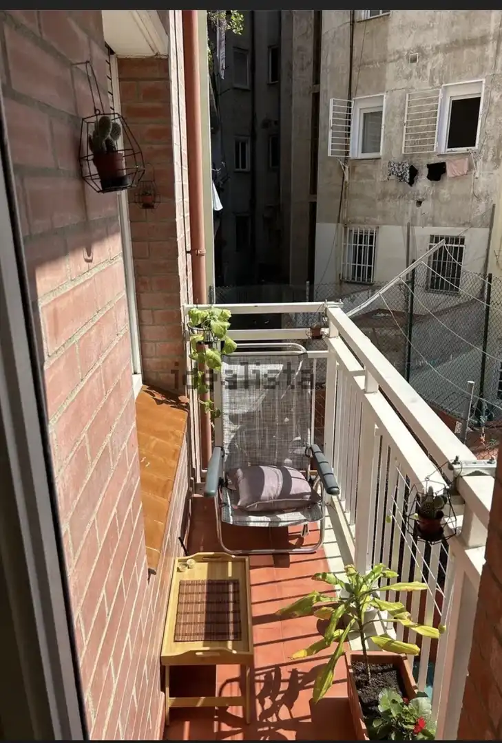 Zimmer in Carrer de València, 594, El Camp de l'Arpa del Clot