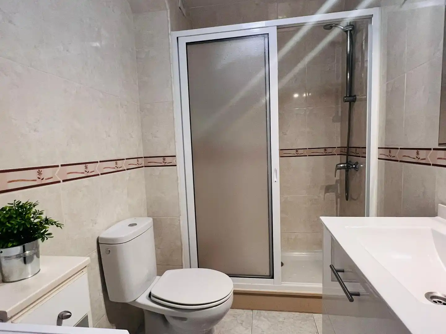 Flat for rent in Costa Nova de Abaixo, 7, Campus Norte - San Caetano Bathroom of Flat for rent in Santiago de Compostela with Heating, Storage room and Furnished