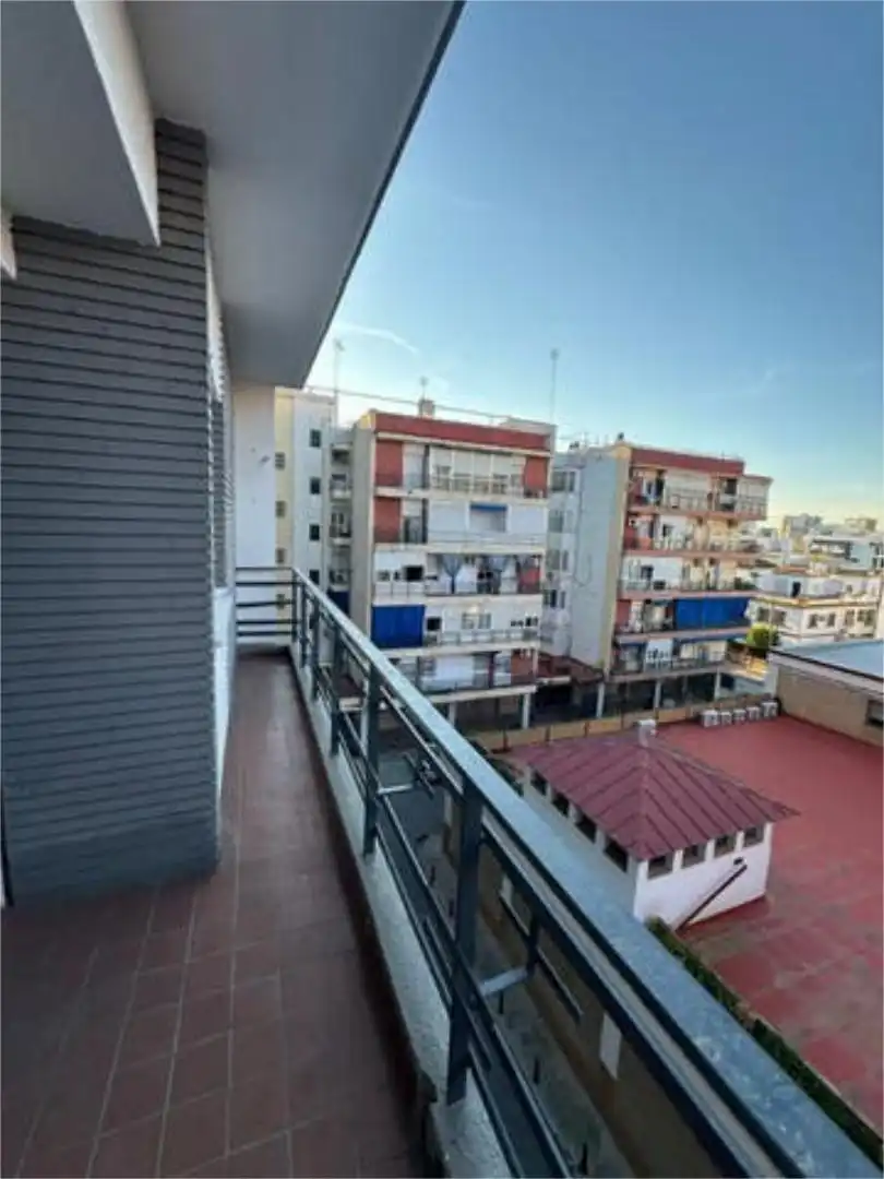 Piso en venta en Urbadiez - Entrepuentes Vista exterior de Piso en venta en Sevilla con Terraza
