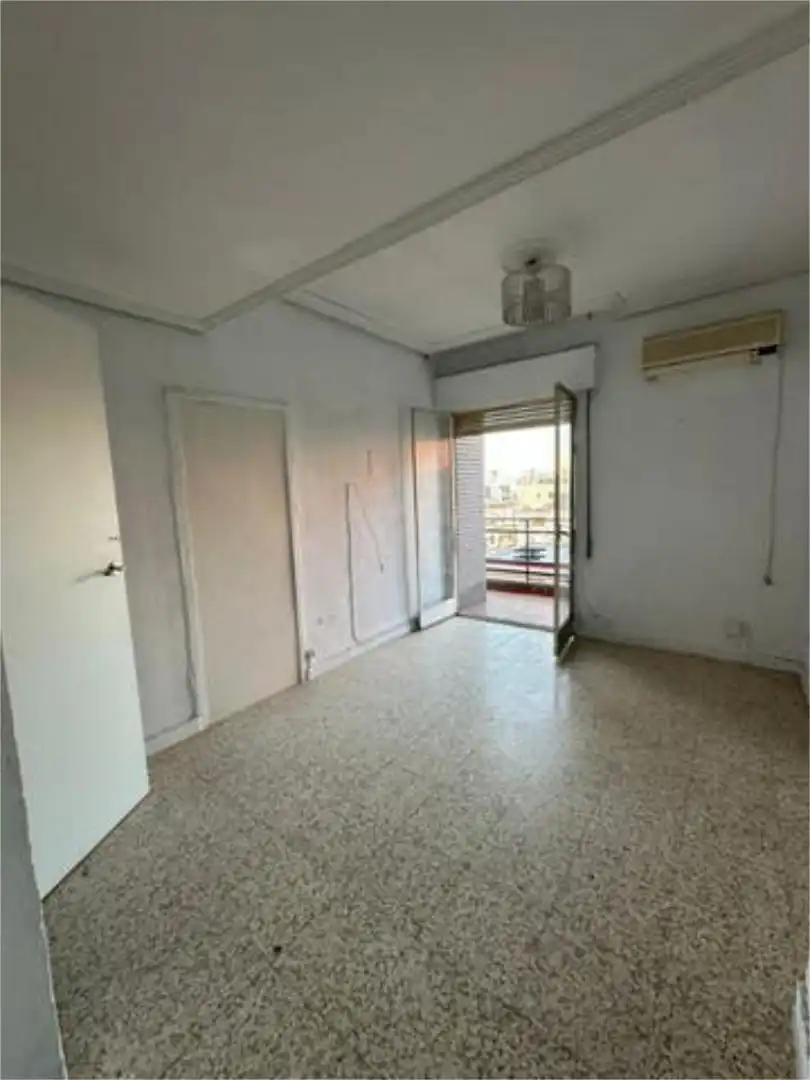 Piso en venta en Urbadiez - Entrepuentes Habitación de Piso en venta en Sevilla con Terraza