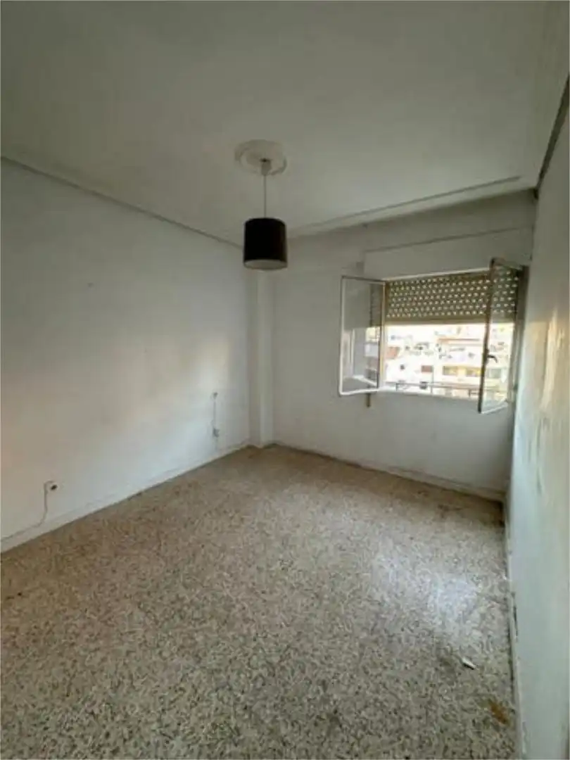 Piso en venta en Urbadiez - Entrepuentes Habitación de Piso en venta en Sevilla con Terraza