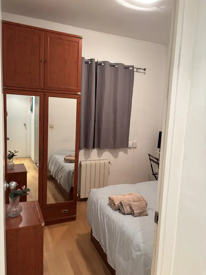 Zimmer in Carrer de València, 594, El Camp de l'Arpa del Clot
