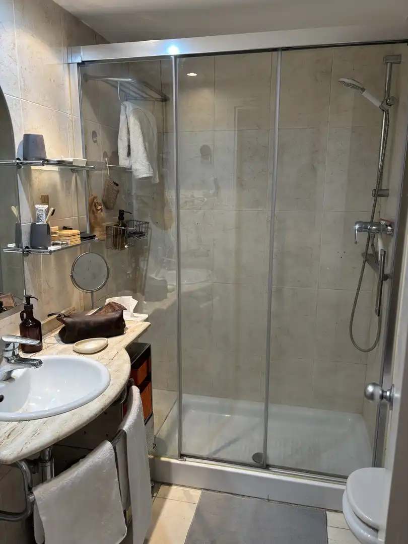 Zimmer in Carrer de València, 594, El Camp de l'Arpa del Clot