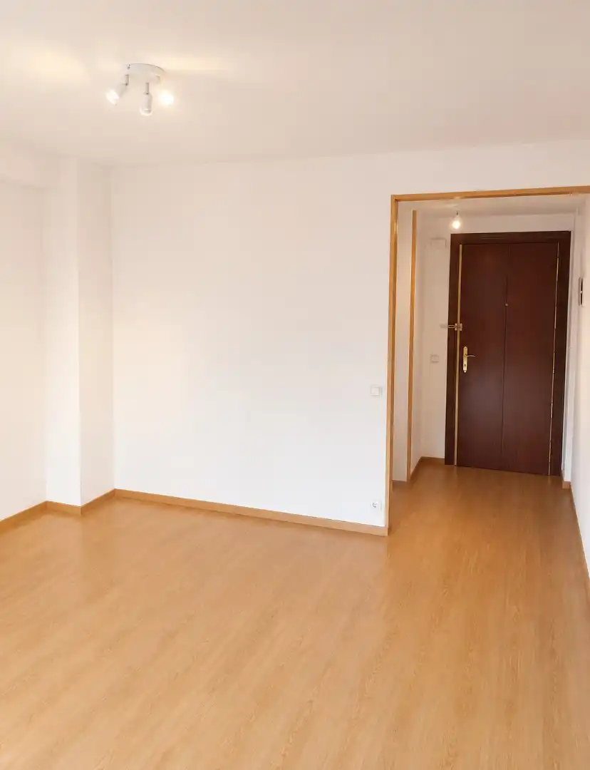 Piso en venta en Calle de Jerónimo del Moral, 71, San Benito - Soledad - Hispanidad Habitación de Piso en venta en Ciempozuelos con Terraza