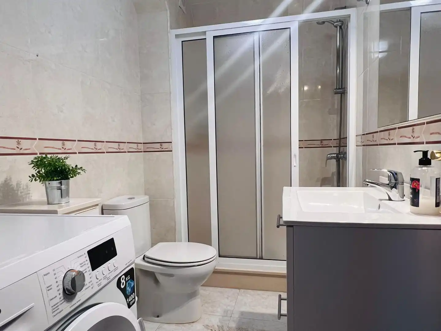 Flat for rent in Costa Nova de Abaixo, 7, Campus Norte - San Caetano Bathroom of Flat for rent in Santiago de Compostela with Heating, Storage room and Furnished