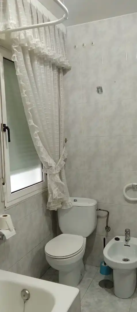Flat for sale in Calle Alfredo Agosti, 12, Flores de Sil - La Placa Bathroom of Flat for sale in Ponferrada with Heating and Furnished