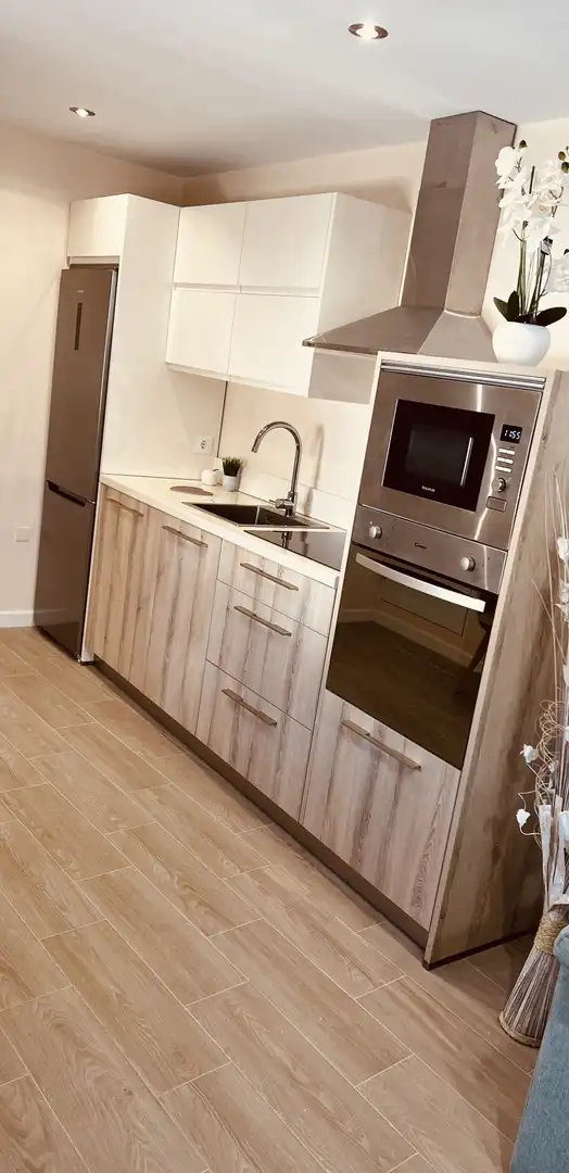 Cocina de Apartamento de alquiler en La Línea de la Concepción con Aire acondicionado, Calefacción y Jardín privado