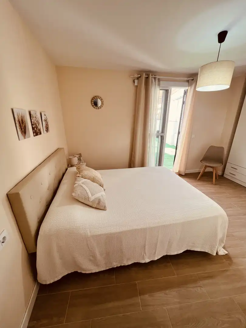 Habitación de Apartamento de alquiler en La Línea de la Concepción con Aire acondicionado, Calefacción y Jardín privado