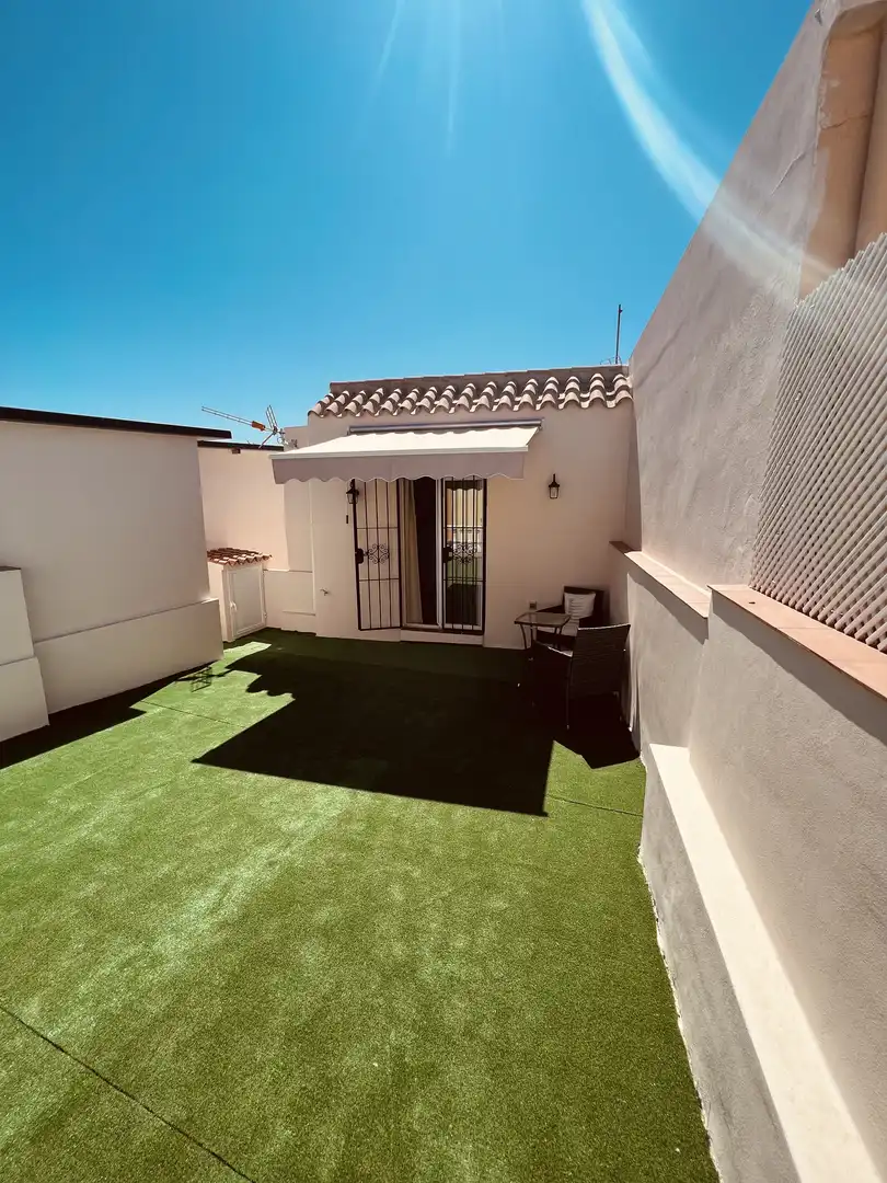 Terraza de Apartamento de alquiler en La Línea de la Concepción con Aire acondicionado, Calefacción y Jardín privado