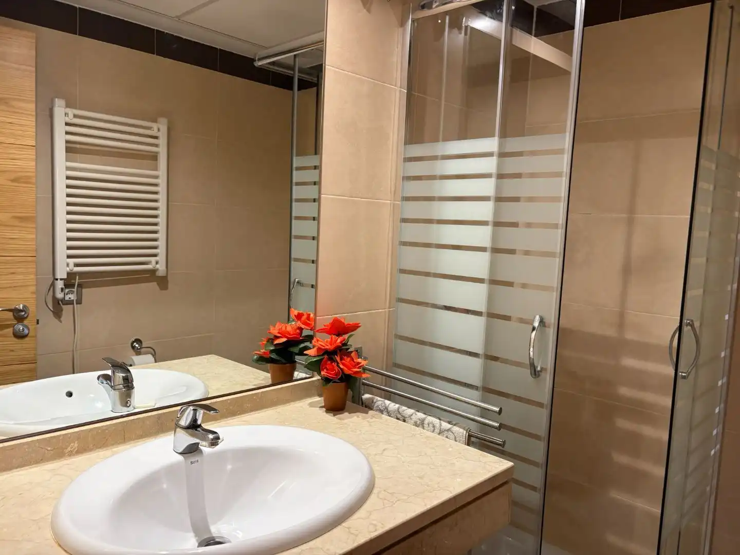 Flat for rent in Calle Moratilla de Henares, 11, Ensanche de Vallecas - La Gavia Bathroom of Flat for rent in Madrid with Air Conditioner, Heating and Private garden