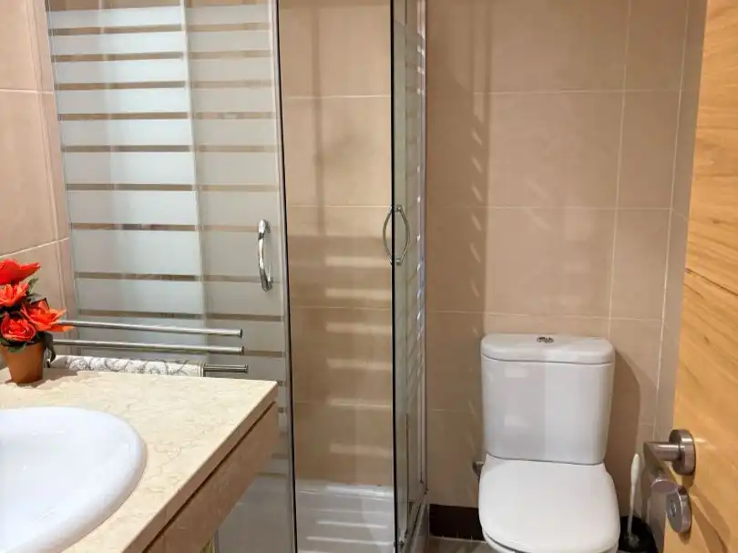 Flat for rent in Calle Moratilla de Henares, 11, Ensanche de Vallecas - La Gavia Bathroom of Flat for rent in Madrid with Air Conditioner, Heating and Private garden