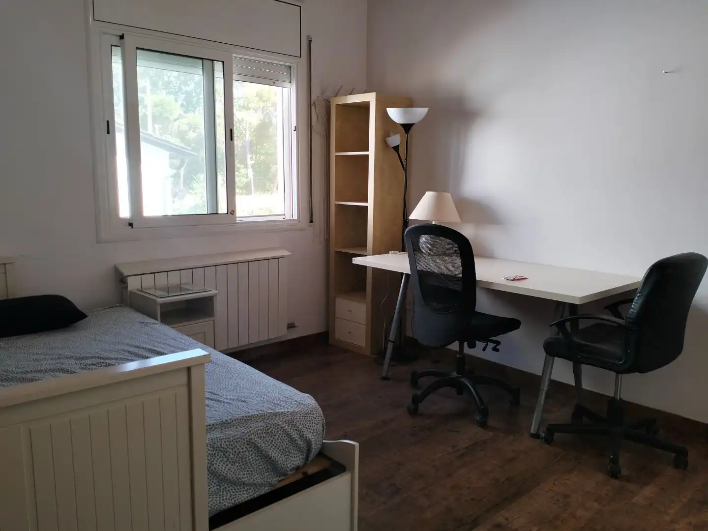Habitación en Carrer de la Costa del Sol, 6, Palau-solità i Plegamans Habitación de Piso para compartir en Palau-solità i Plegamans con Calefacción, Jardín privado y Parquet