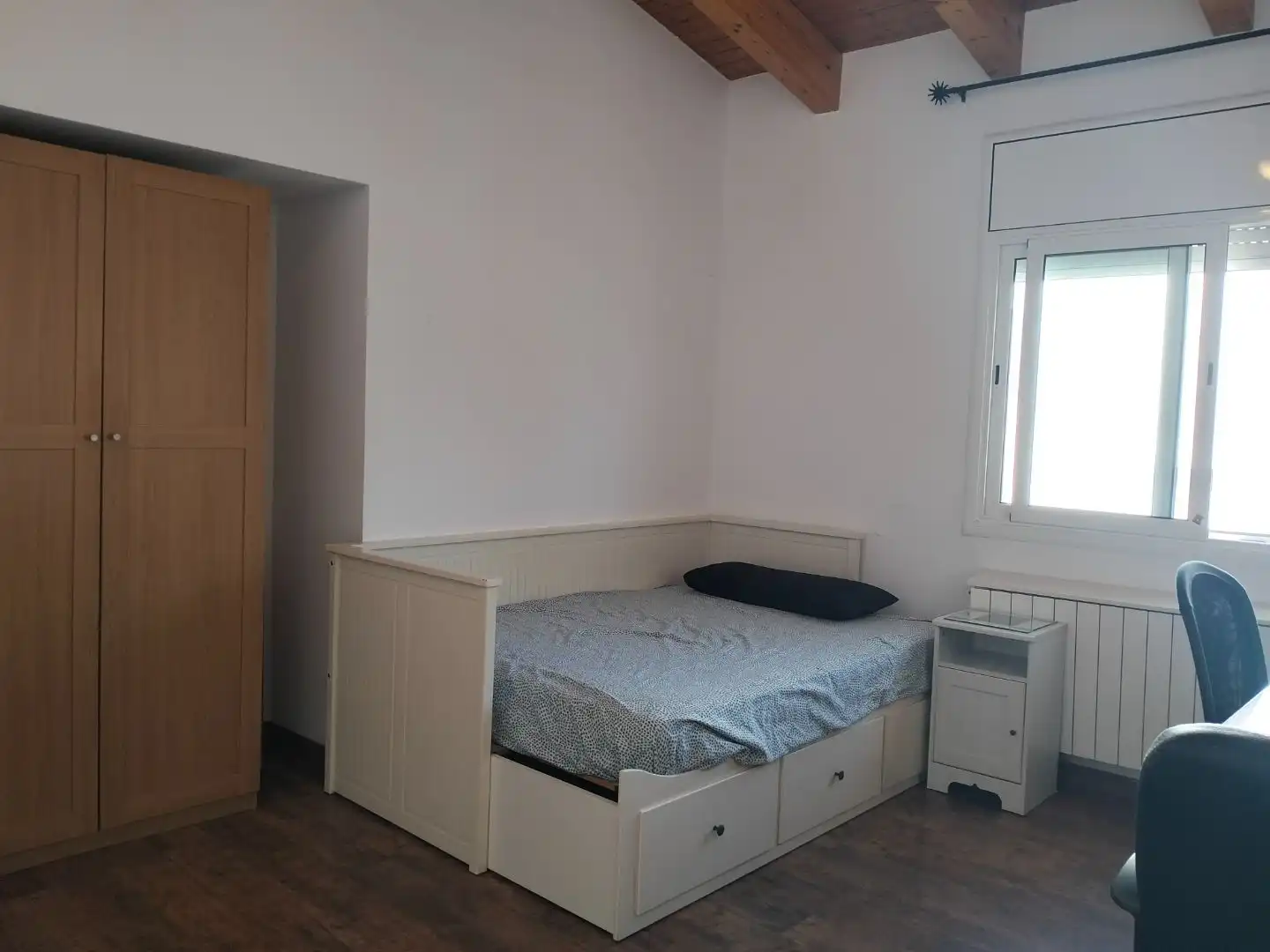 Habitación en Carrer de la Costa del Sol, 6, Palau-solità i Plegamans Habitación de Piso para compartir en Palau-solità i Plegamans con Calefacción, Jardín privado y Parquet