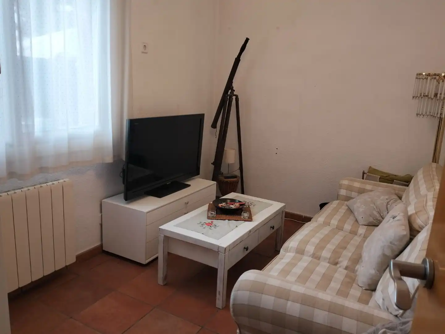 Habitación en Carrer de la Costa del Sol, 6, Palau-solità i Plegamans Sala de estar de Piso para compartir en Palau-solità i Plegamans con Calefacción, Jardín privado y Parquet