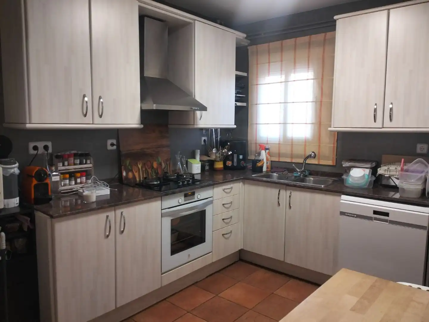 Habitación en Carrer de la Costa del Sol, 6, Palau-solità i Plegamans Cocina de Piso para compartir en Palau-solità i Plegamans con Calefacción, Jardín privado y Parquet