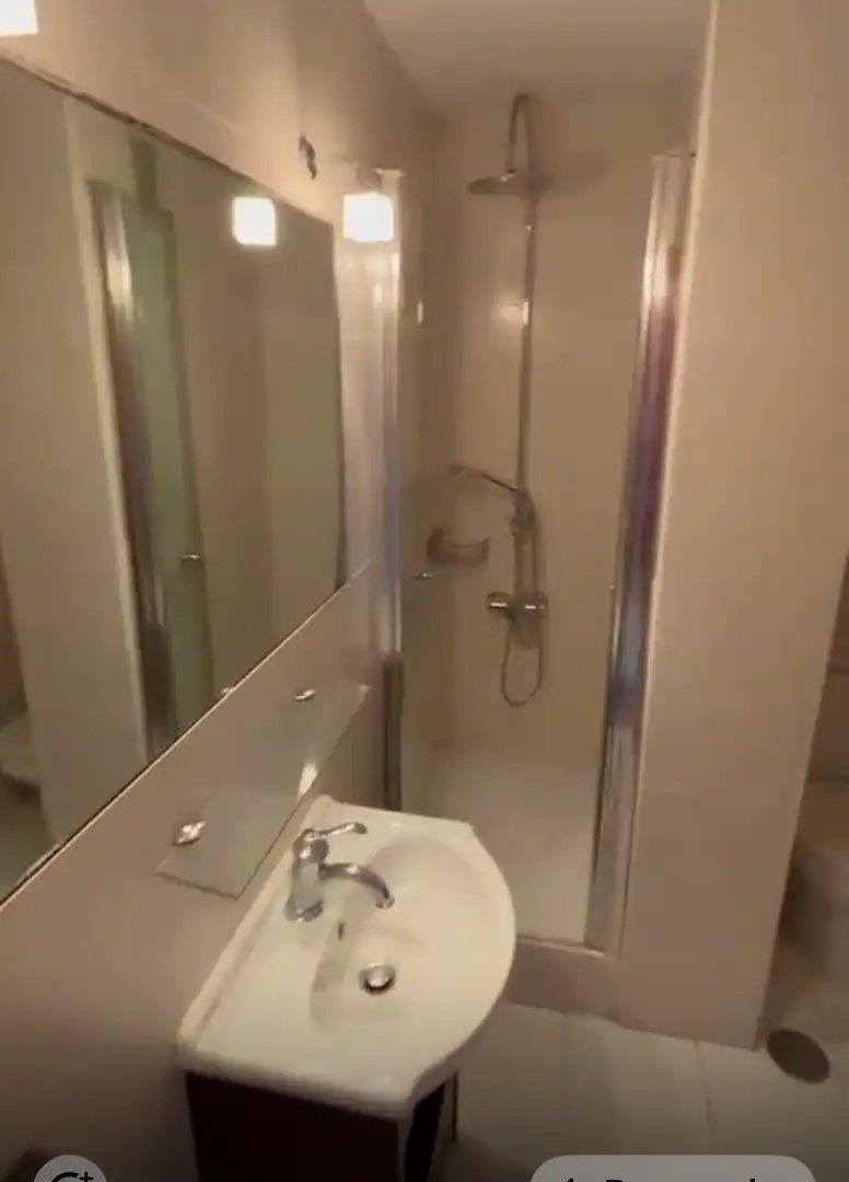 Flat for rent in Calle de Gandía, Adelfas Bathroom of Flat for rent in Madrid with Air Conditioner, Heating and Parquet flooring