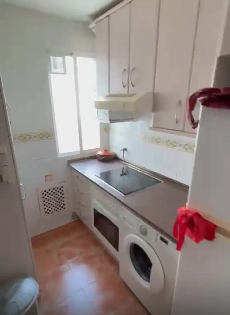 Flat for rent in Calle de Gandía, Adelfas Kitchen of Flat for rent in Madrid with Air Conditioner, Heating and Parquet flooring