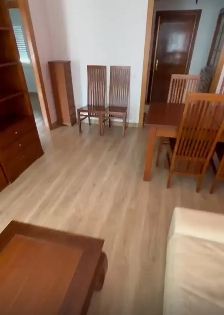 Flat for rent in Calle de Gandía, Adelfas Dining room of Flat for rent in Madrid with Air Conditioner, Heating and Parquet flooring