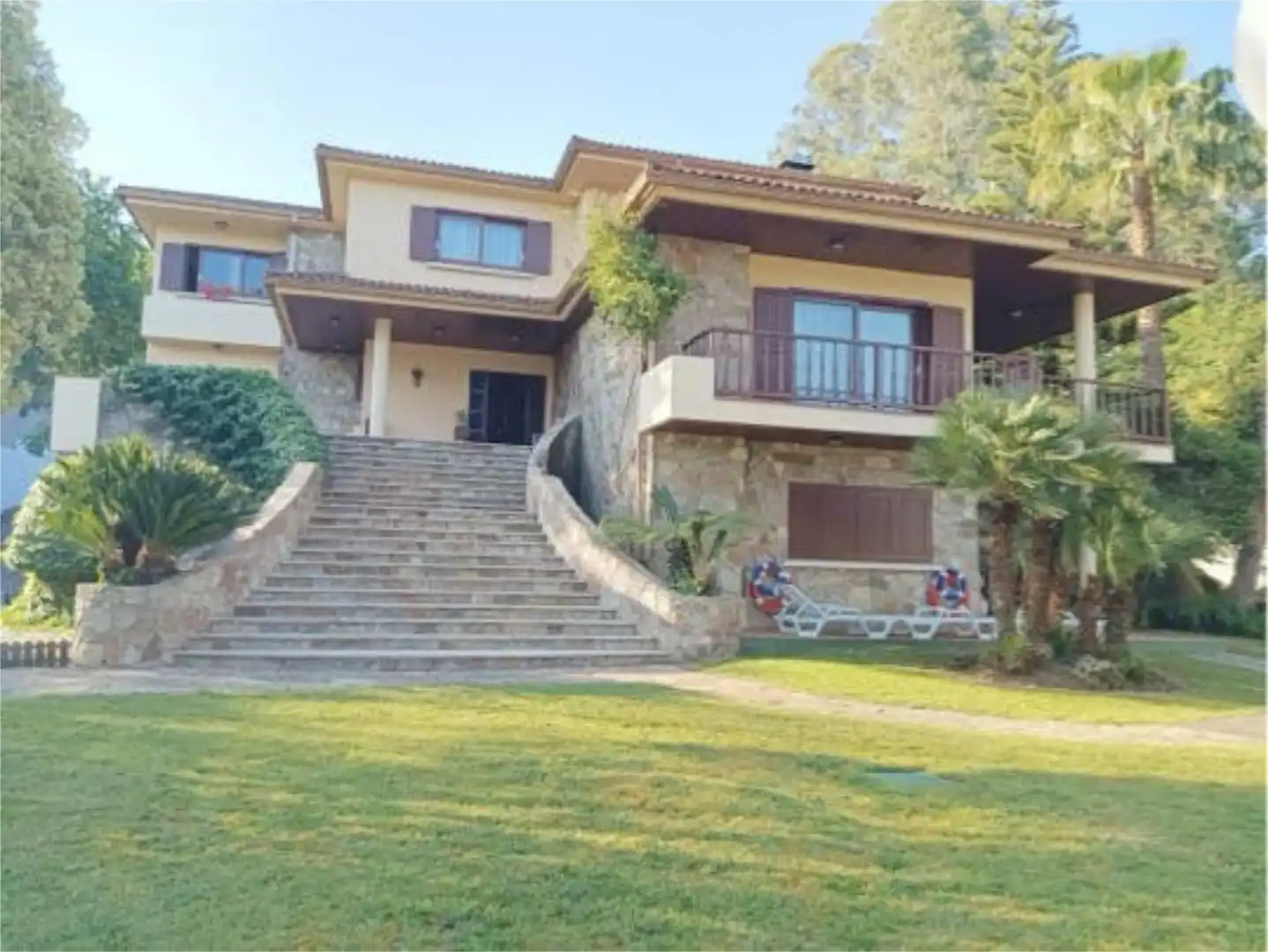 Einfamilien-Reihenhaus zum Verkauf in Gondomar Außenansicht von Einfamilien-Reihenhaus zum Verkauf in Gondomar mit Terrasse und Schwimmbad