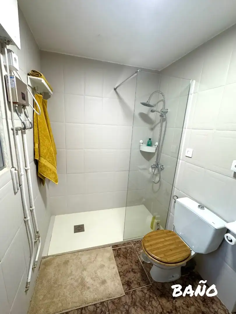 Badezimmer von Haus oder Chalet zum Verkauf in Sanzoles mit Heizung, Privatgarten und Parkett