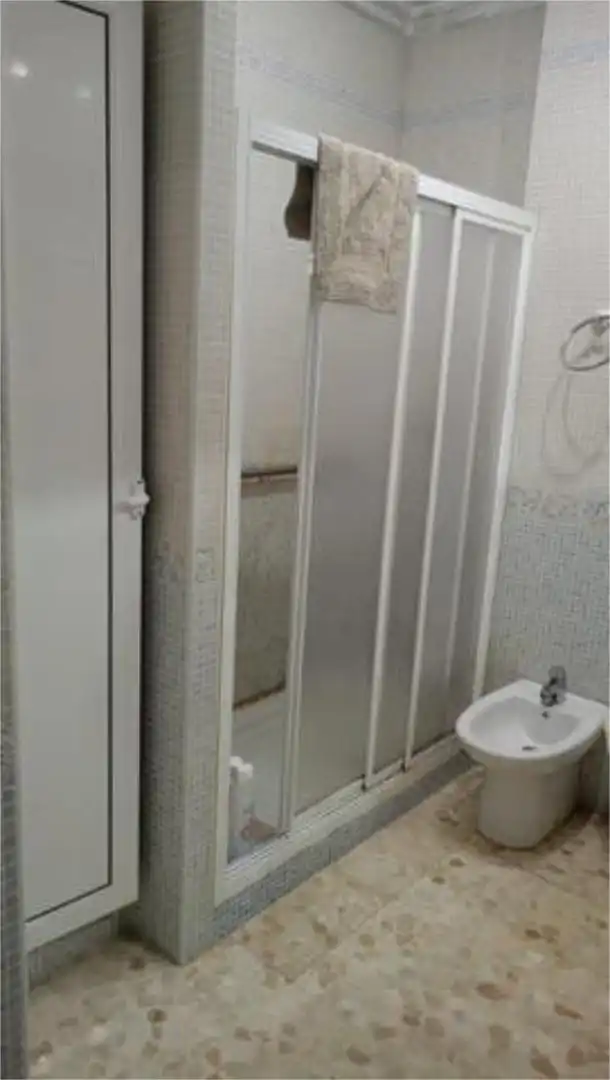 Piso de alquiler en Nuevo Parque - Los Rosales - Tráfico Pesado Baño de Piso de alquiler en Huelva