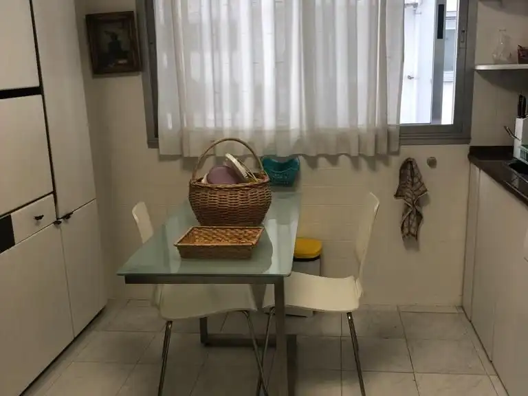 Room in Rúa Benito Blanco Rajoy, 11, Cuatro Caminos - Plaza de la Cubela Dining room of Flat for share in A Coruña Capital with Heating and Furnished
