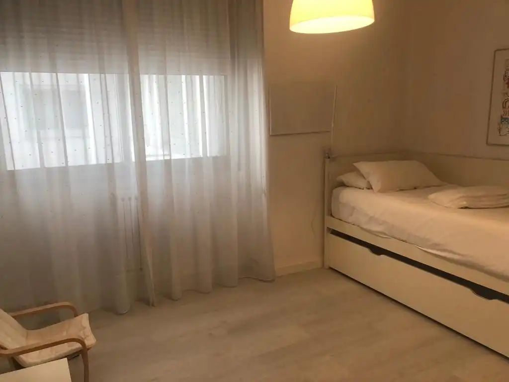 Room in Rúa Benito Blanco Rajoy, 11, Cuatro Caminos - Plaza de la Cubela Bedroom of Flat for share in A Coruña Capital with Heating and Furnished