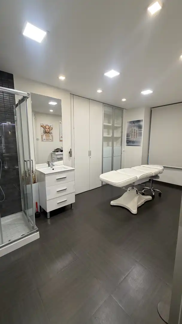 Badezimmer von Geschaftsraum zur Miete in San Sebastián de los Reyes mit Klimaanlage