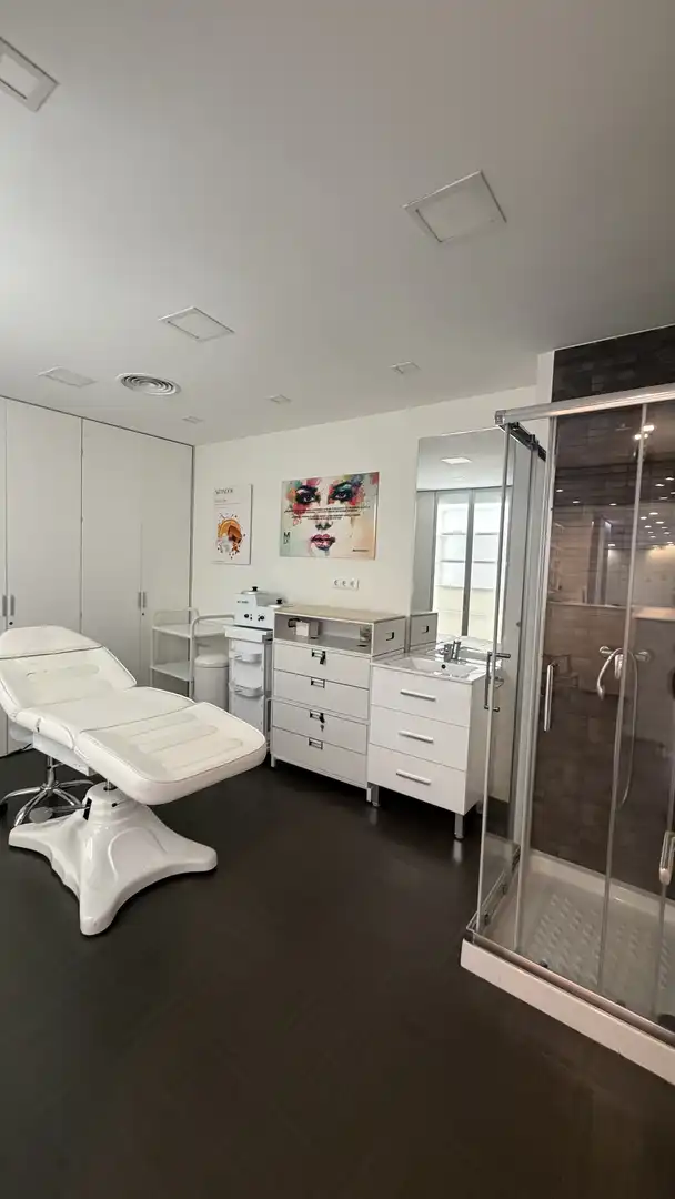 Badezimmer von Geschaftsraum zur Miete in San Sebastián de los Reyes mit Klimaanlage